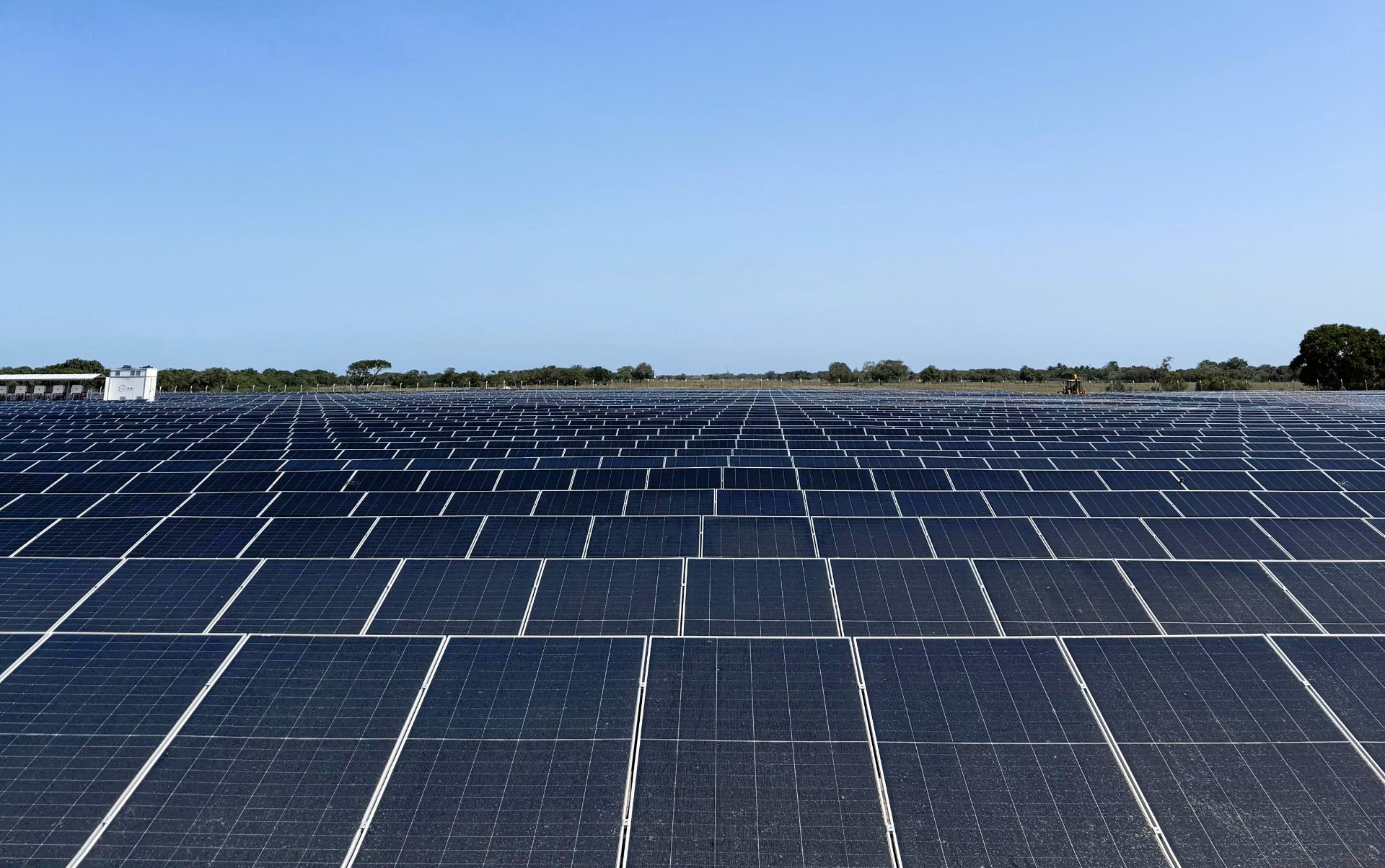 Vista aérea da usina solar